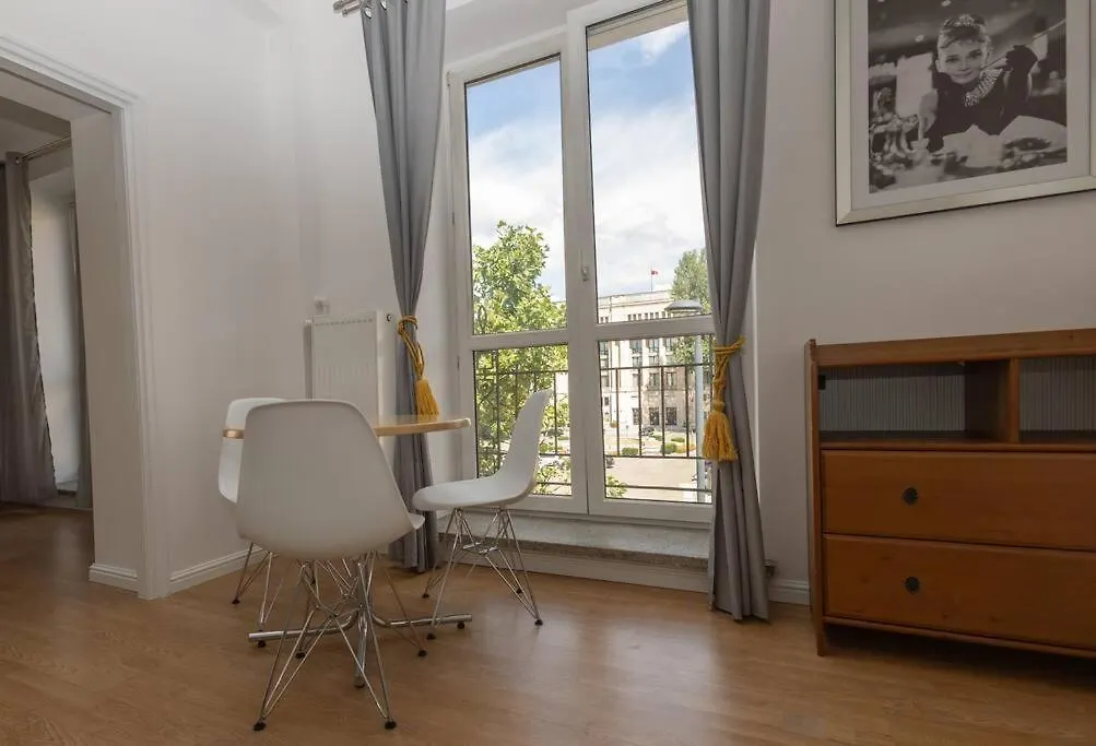 Spacious Apt In Heart Of ורשה פולין