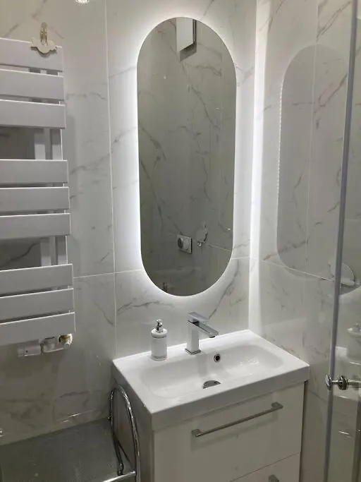 Spacious Apt In Heart Of ורשה