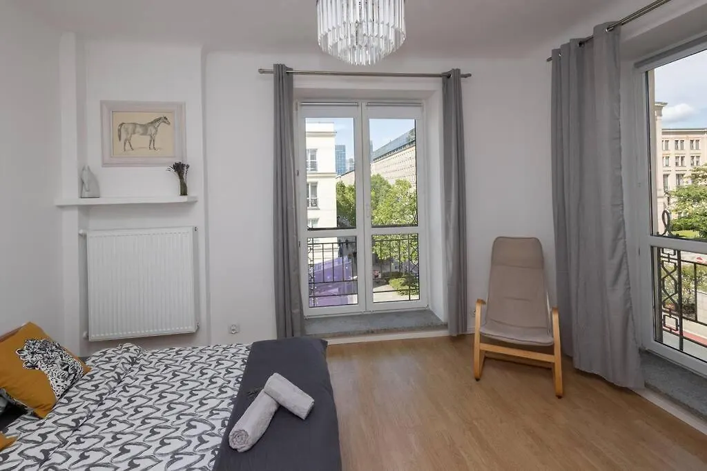 Spacious Apt In Heart Of ורשה פולין